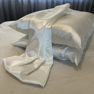 Sateen pillow cases for smooth hair protection and reduced breakage